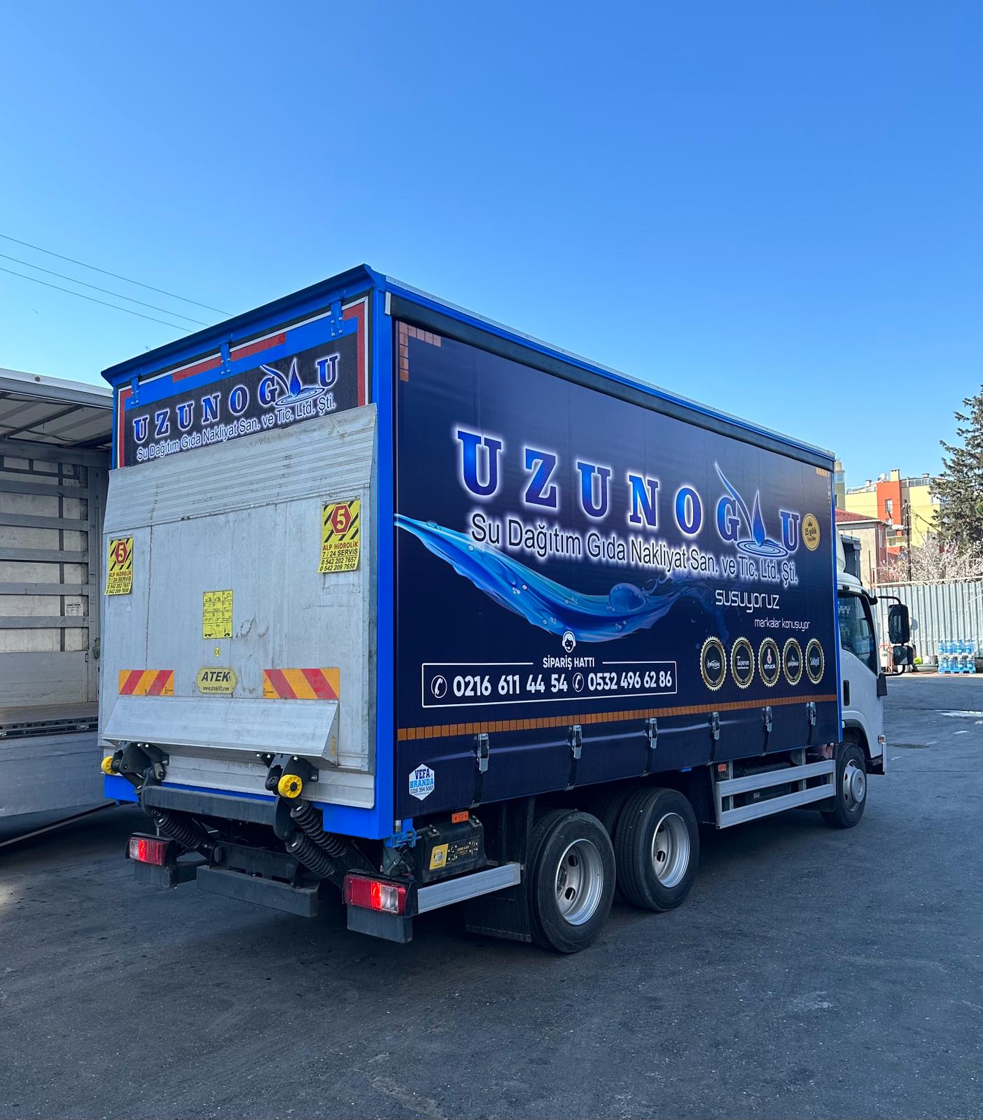 Uzunoğlu Su kamyonu arkadan; brandada sipariş hattı 0216 611 44 54 ve 0532 496 62 86